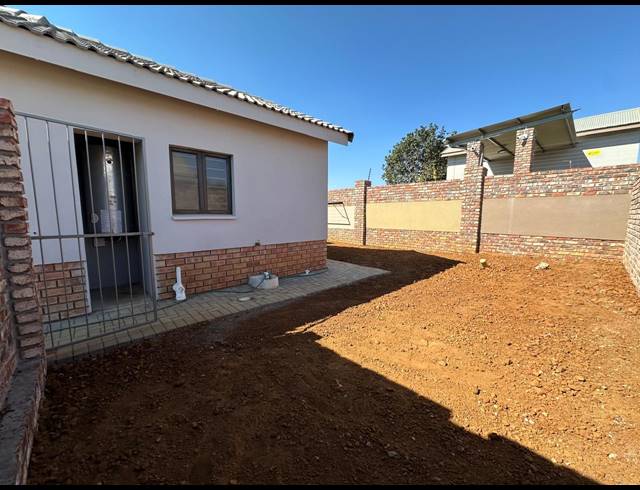 3 BEDROOM SECTIONAL TITLE FOR SALE IN WATERVAL EAST